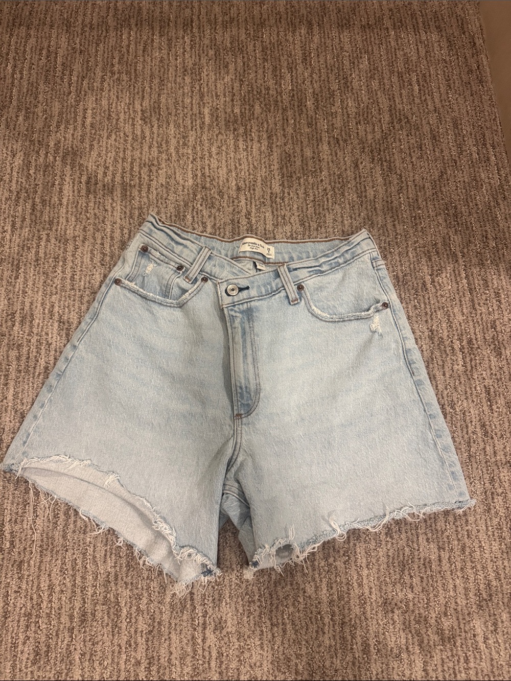 Abercrombie & Fitch - 
The Dad Short High Rise Denim Shorts